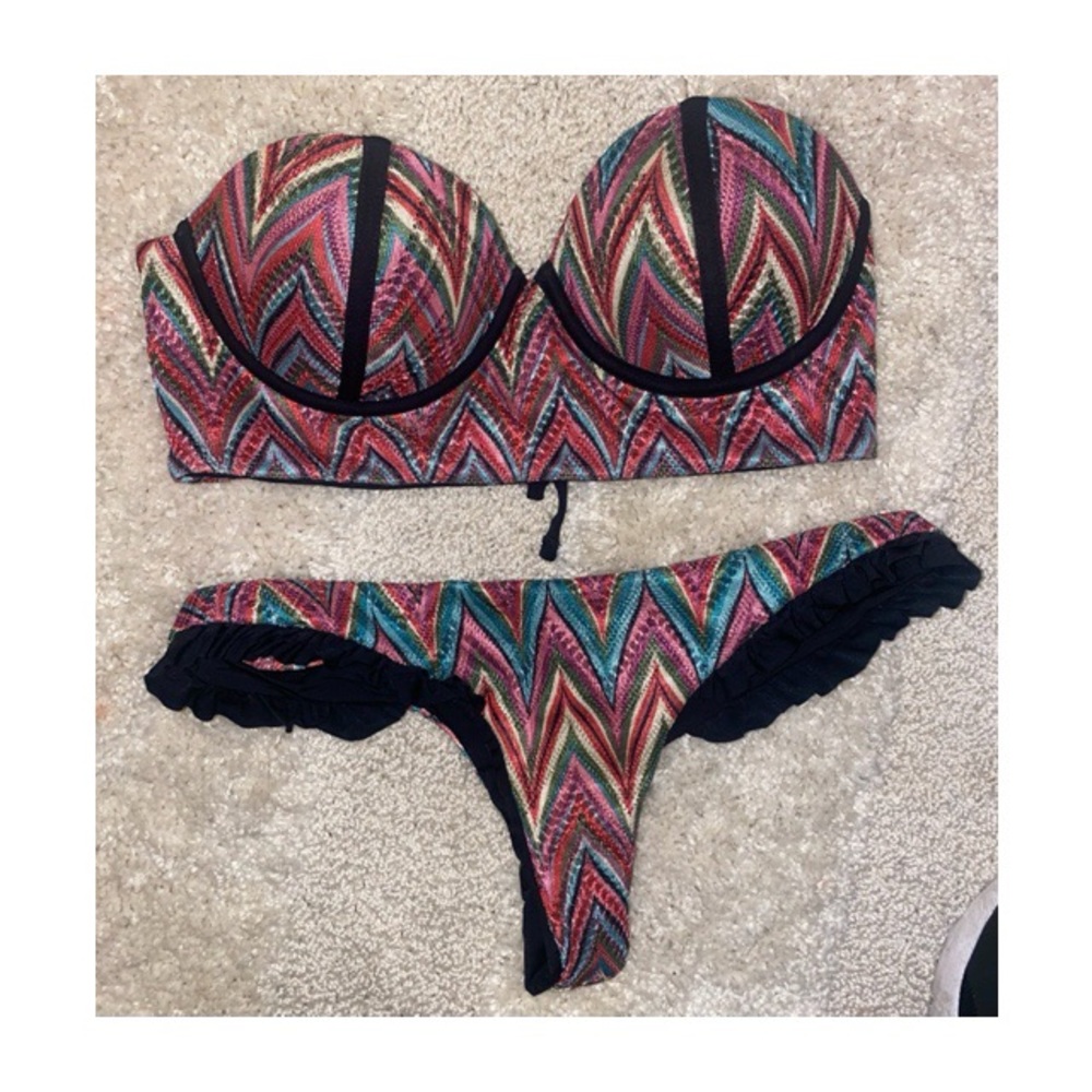 Beach Bunny 2 piece Bikini Size Small